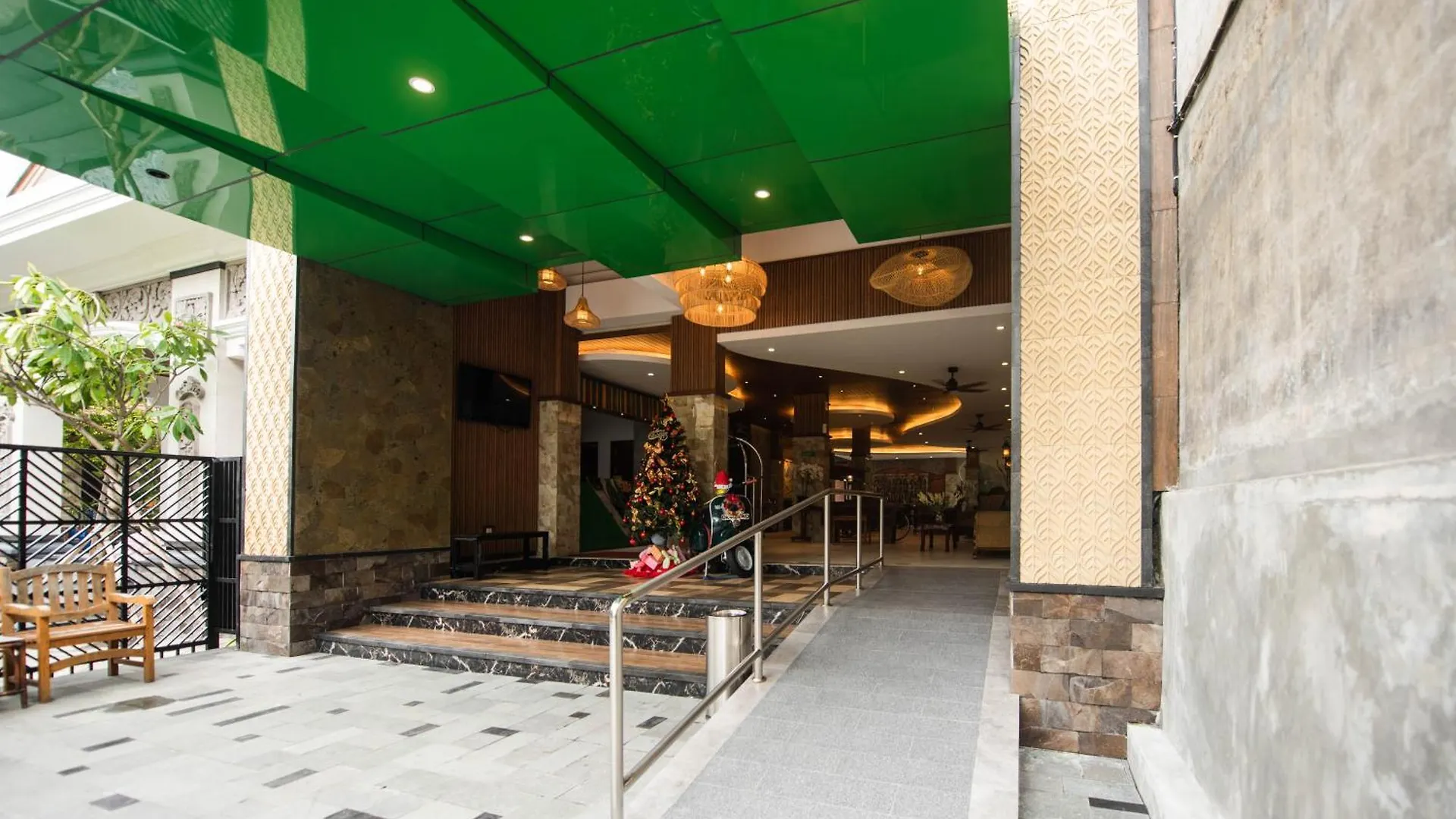 Sandat Hotel Legian