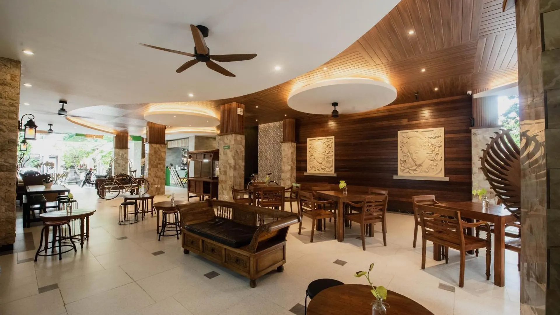 Sandat Hotel Legian