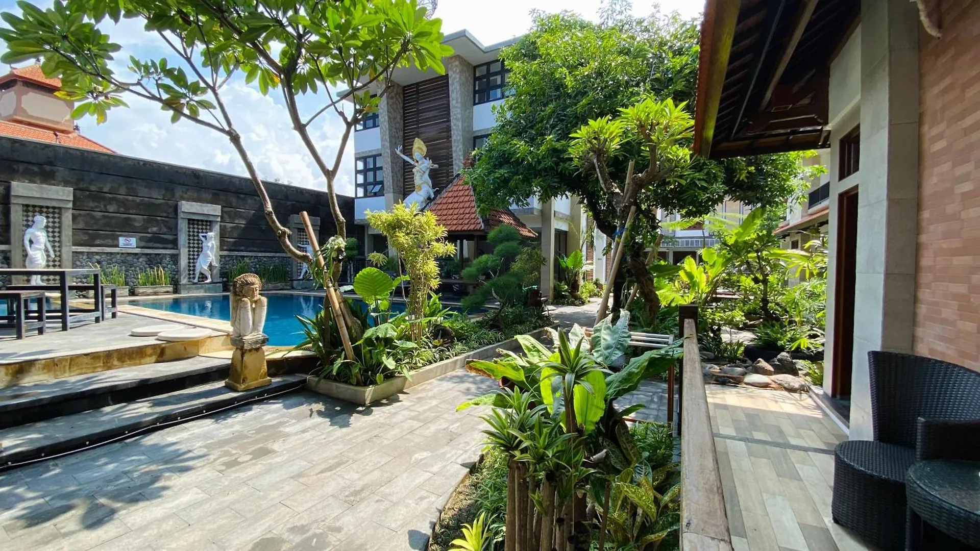 Sandat Hotel Legian