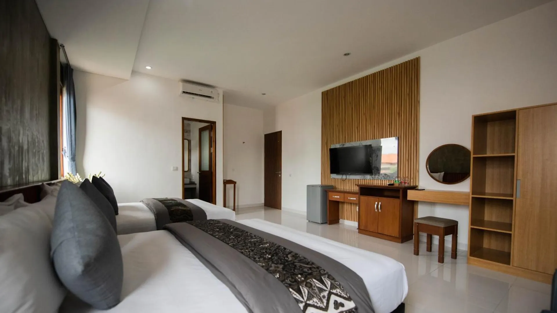 Sandat Hotel Legian